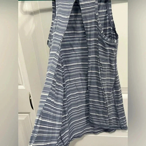 Women’s Lululemon Racer Back Top with open back - Picture 3 of 4